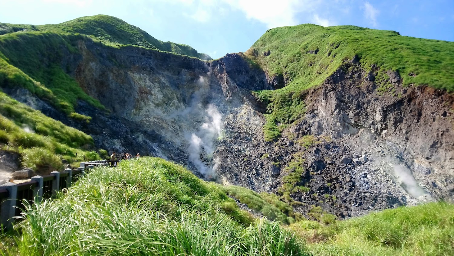 七星山小油坑步道火山噴氣與山丘