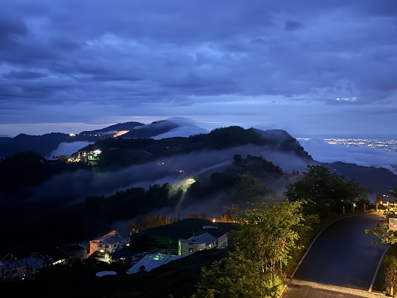 鶴巢民宿周邊山區夜晚景色