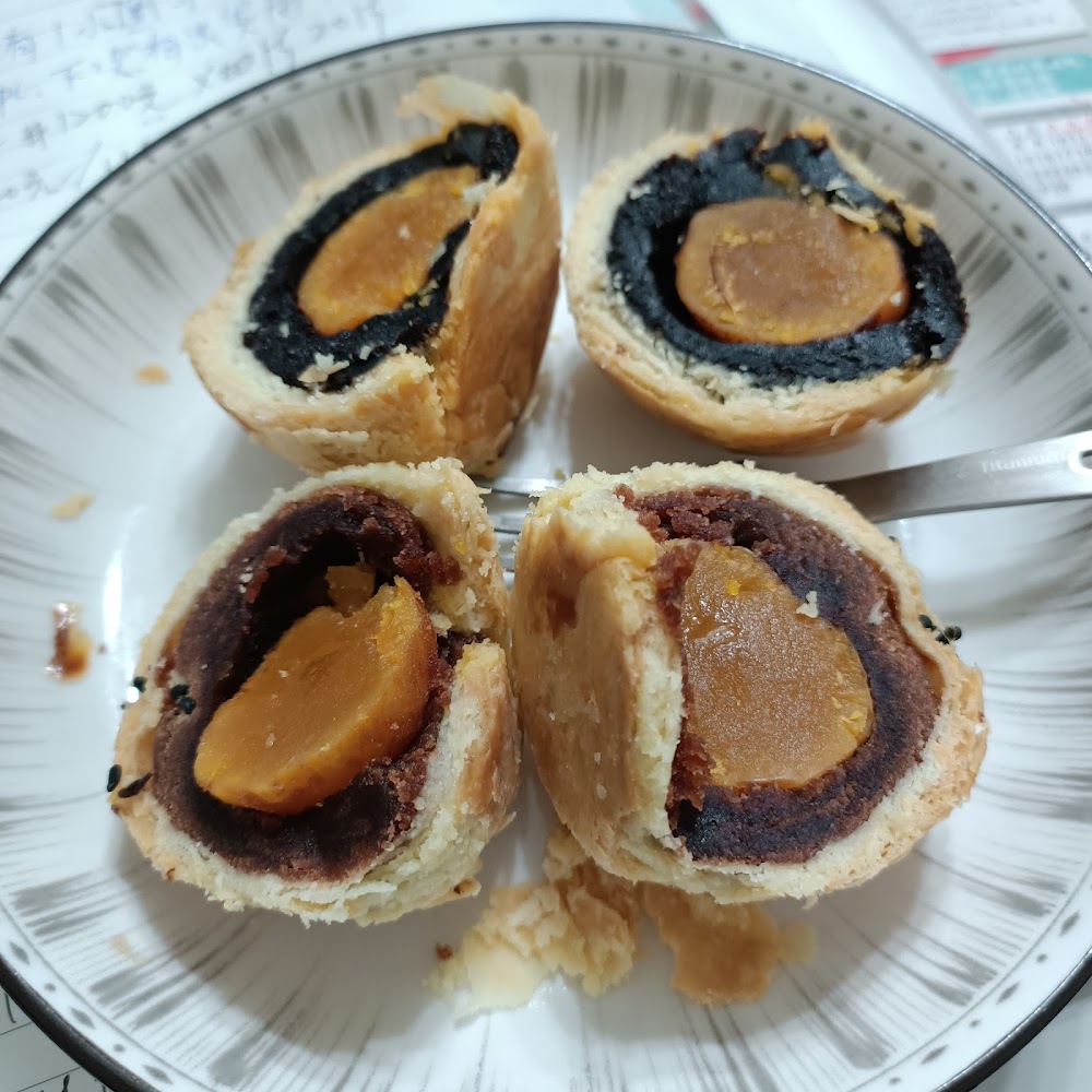 金葡萄蛋黃酥剖面與酥皮