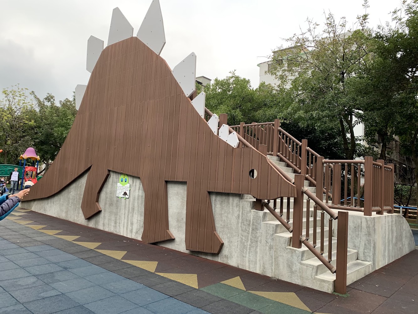 溫州公園劍龍造型遊樂設施