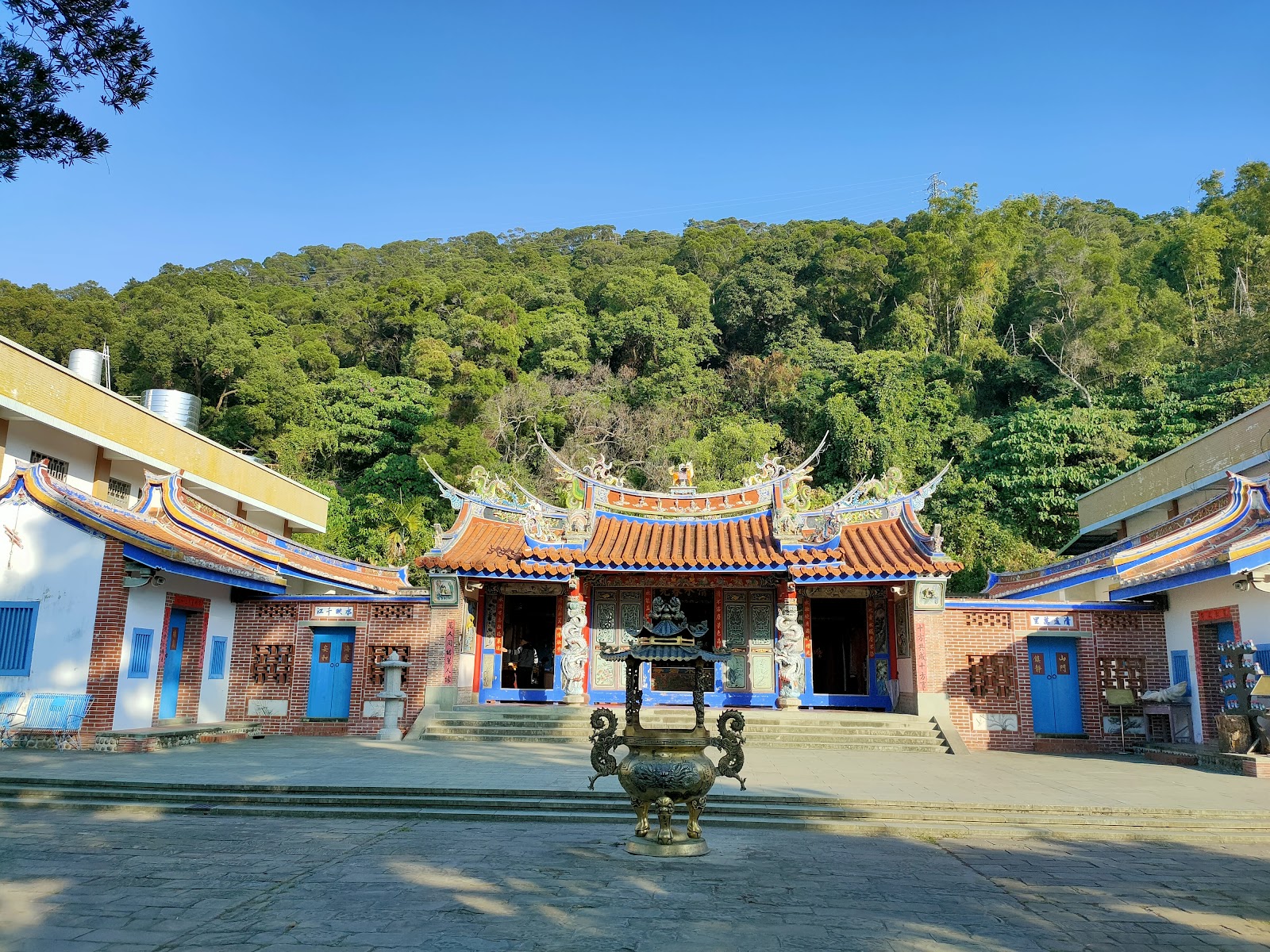 清水岩寺廟院廣場晴天全景彰化社頭
