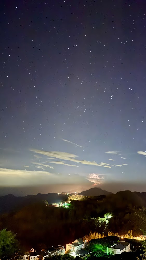 石棹夜空與遠山