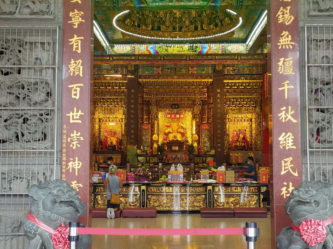 車城福安宮正殿神龕