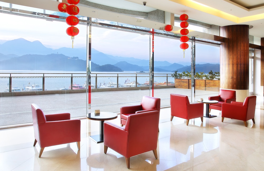 日月潭大淶閣飯店餐廳湖景空間