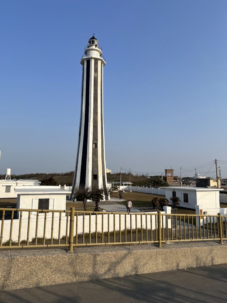 彰化芳苑燈塔夕陽景色 - 彰化芳苑一日遊鐵牛車採蚵