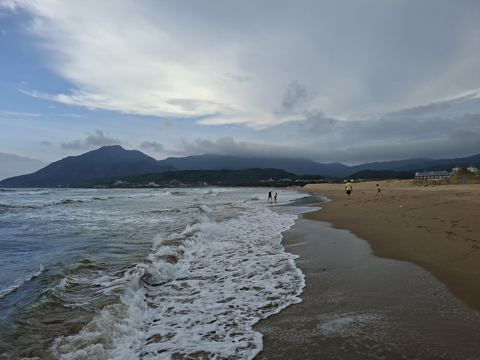 福隆海水浴場遮陽傘租借海邊休閒時光
