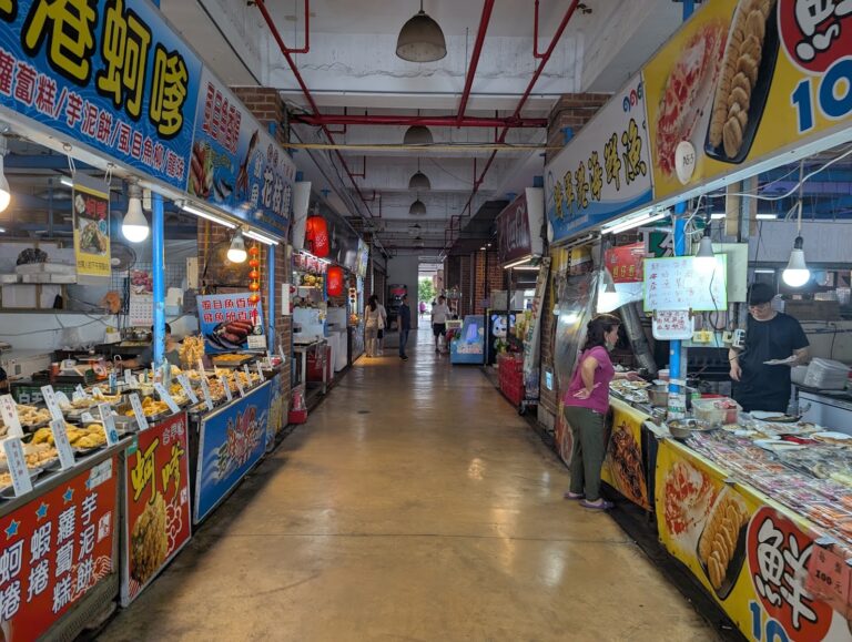 台南將軍漁港全景，漁船停靠碼頭，台南將軍區現撈海鮮漁港