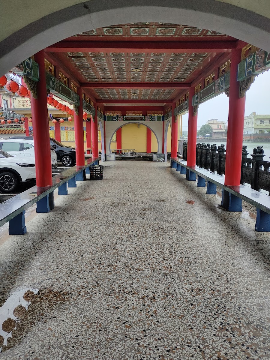 馬鳴山鎮安宮五年千歲祖廟神殿內部,香火鼎盛氣氛肅穆