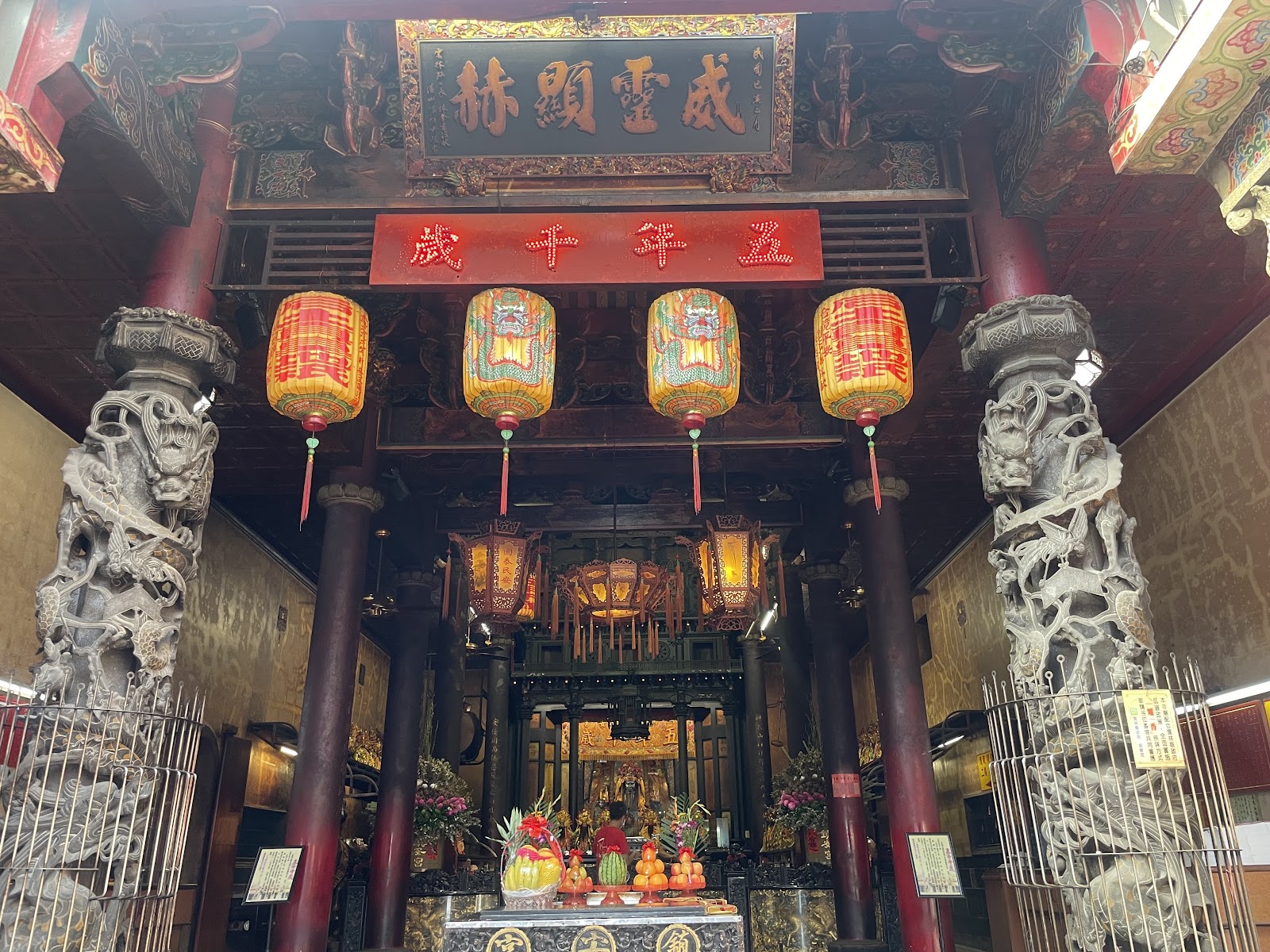 馬鳴山鎮安宮彩虹迷宮內部,蜿蜒走道令人迷失其中