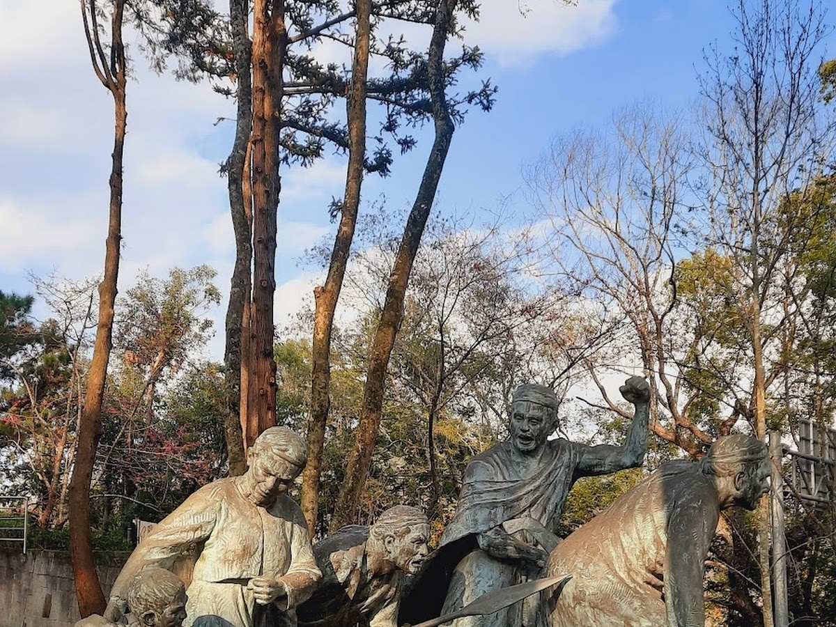 莫那魯道紀念公園霧社事件賽德克族群雕，南投仁愛鄉歷史景點