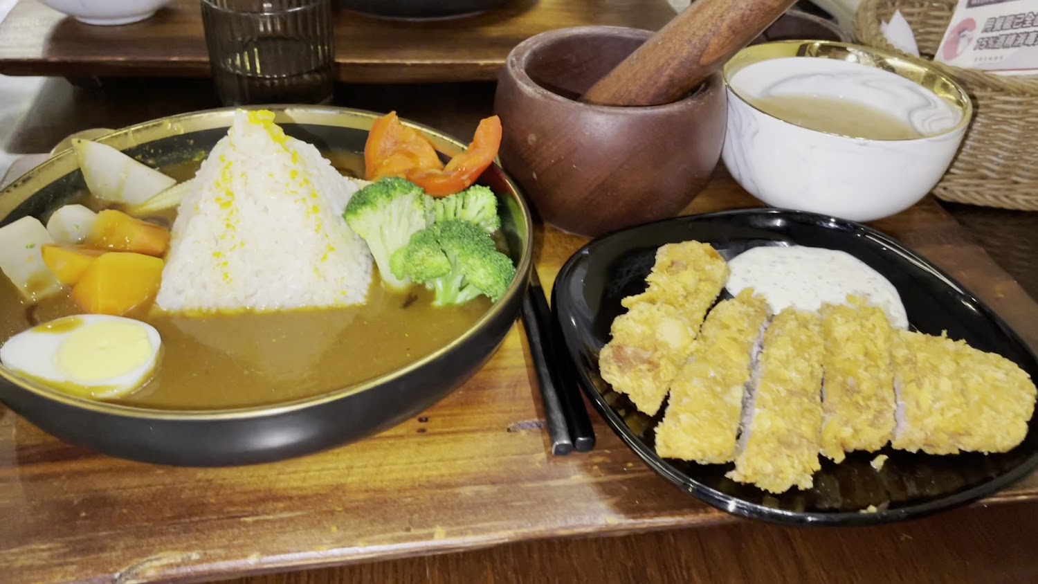 嘉義美食懶人包：8 間人氣名店排行榜，火雞肉飯、砂鍋魚頭、拉麵一次吃透