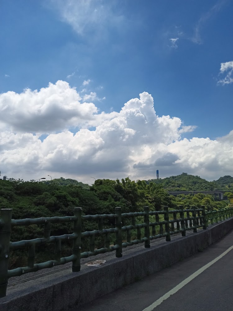 萬順寮山周邊交通散策懶人包：公車站、街景與深坑山城風景一次看