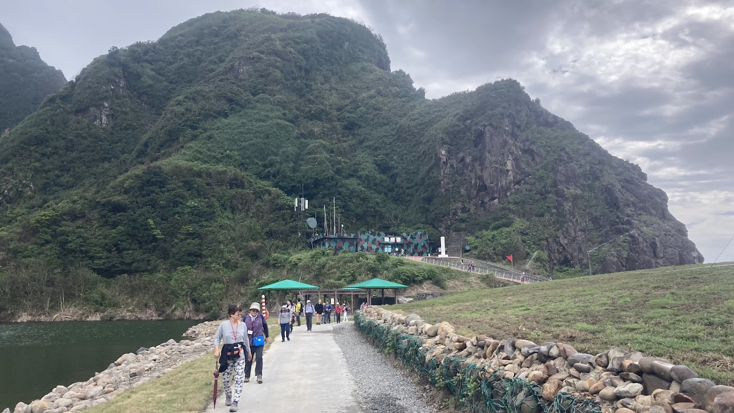 龜山島南岸碼頭深度旅遊攻略：登島動線、環島體驗、賞鯨亮點與實訪評測