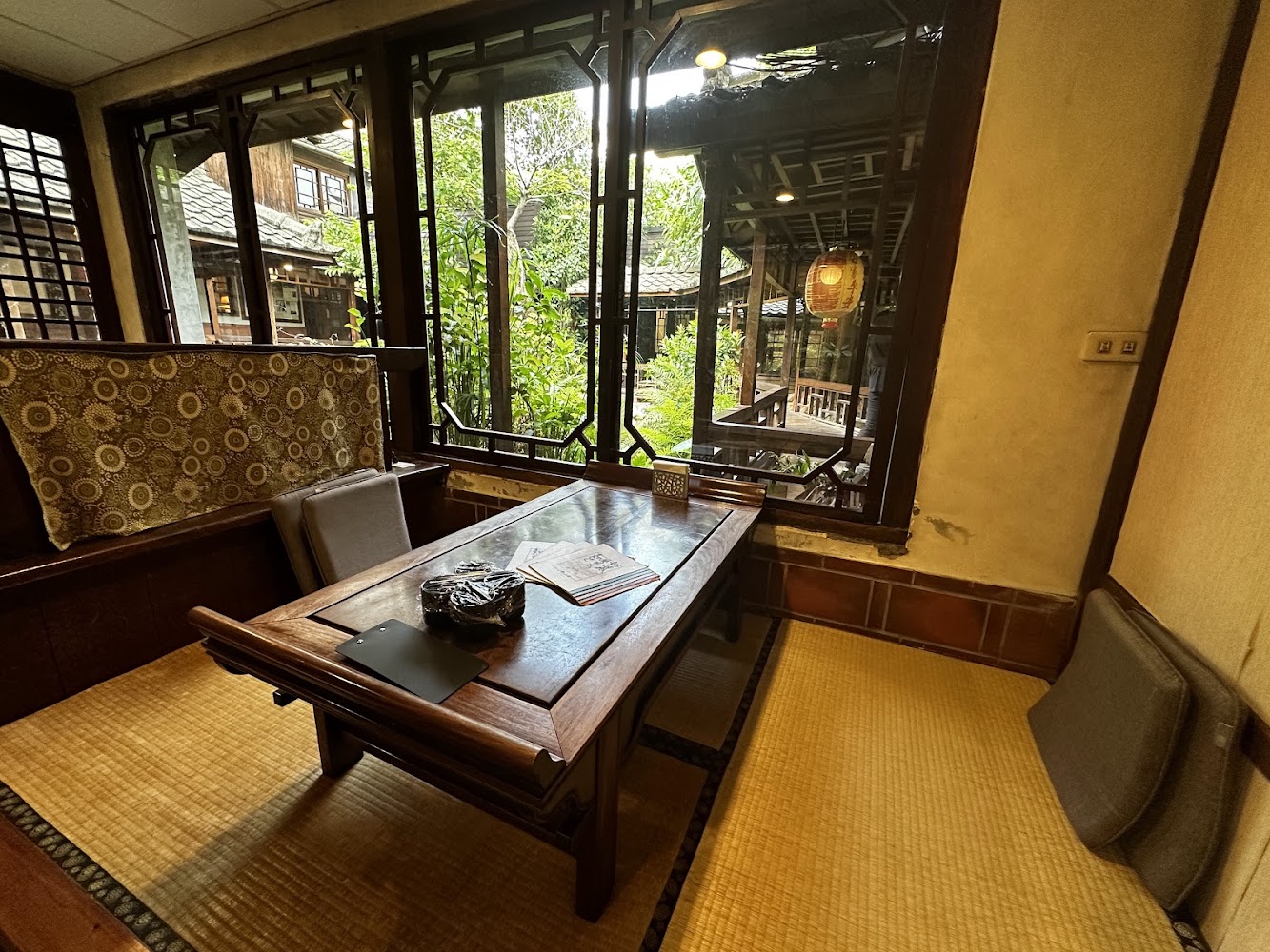無為草堂深度開箱 台中鬧區裡最有詩意的庭園茶館與套餐體驗