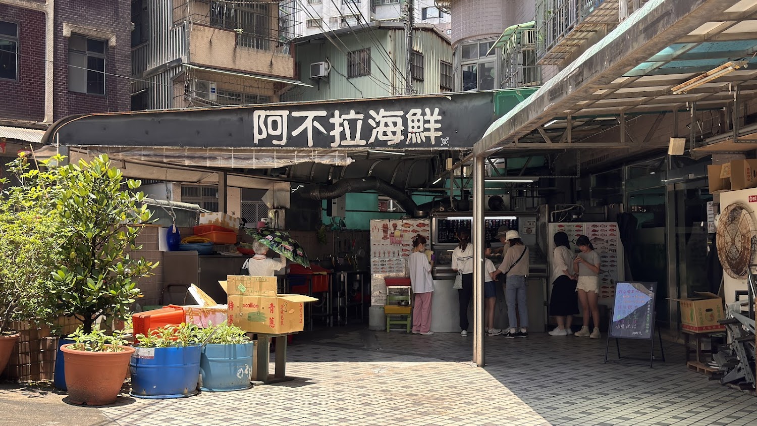 基隆美食懶人包：精選 8 間在地必吃海鮮、小吃與市場美食一次看