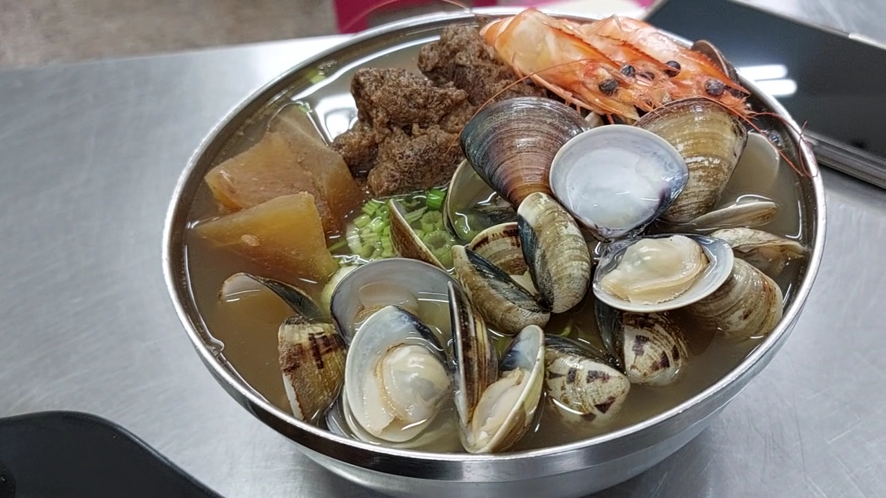 中壢美食懶人包｜8 間在地高評價必吃清單，從泰式料理、海鮮蛤蜊麵到拉麵夜市一次收錄