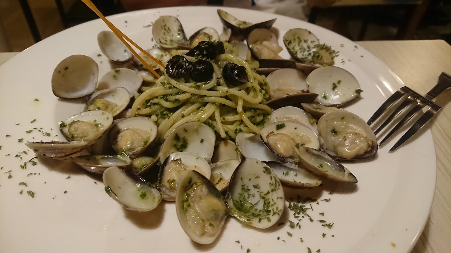 淡水美食懶人包 8 間口碑必吃名單，從阿給、排骨飯到景觀餐廳一次收錄