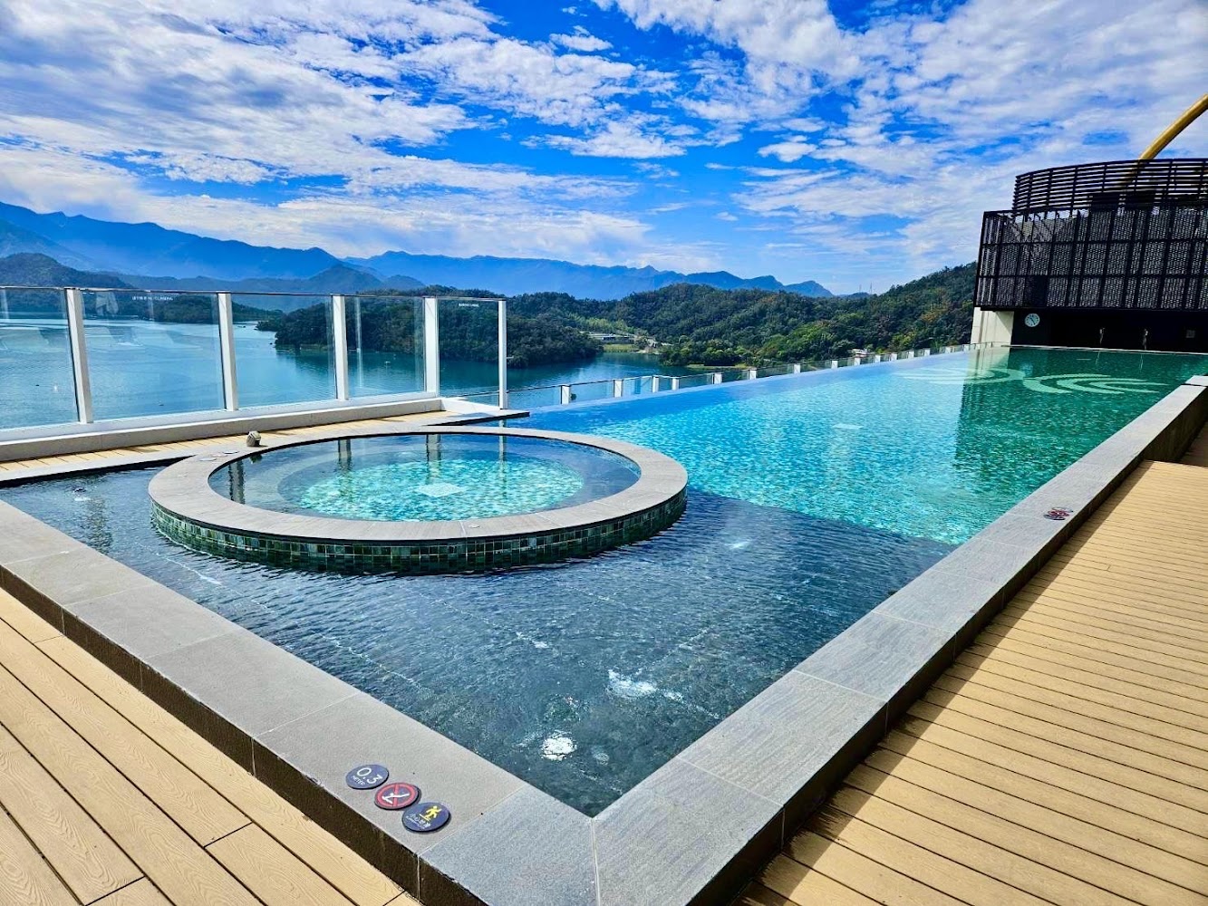 日月行館深度評測：漢來日月行館湖景住宿、美食餐飲與溫泉泳池一次看