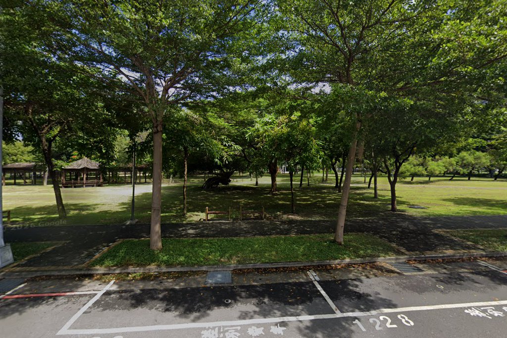 鳳凰花公園街景與綠地