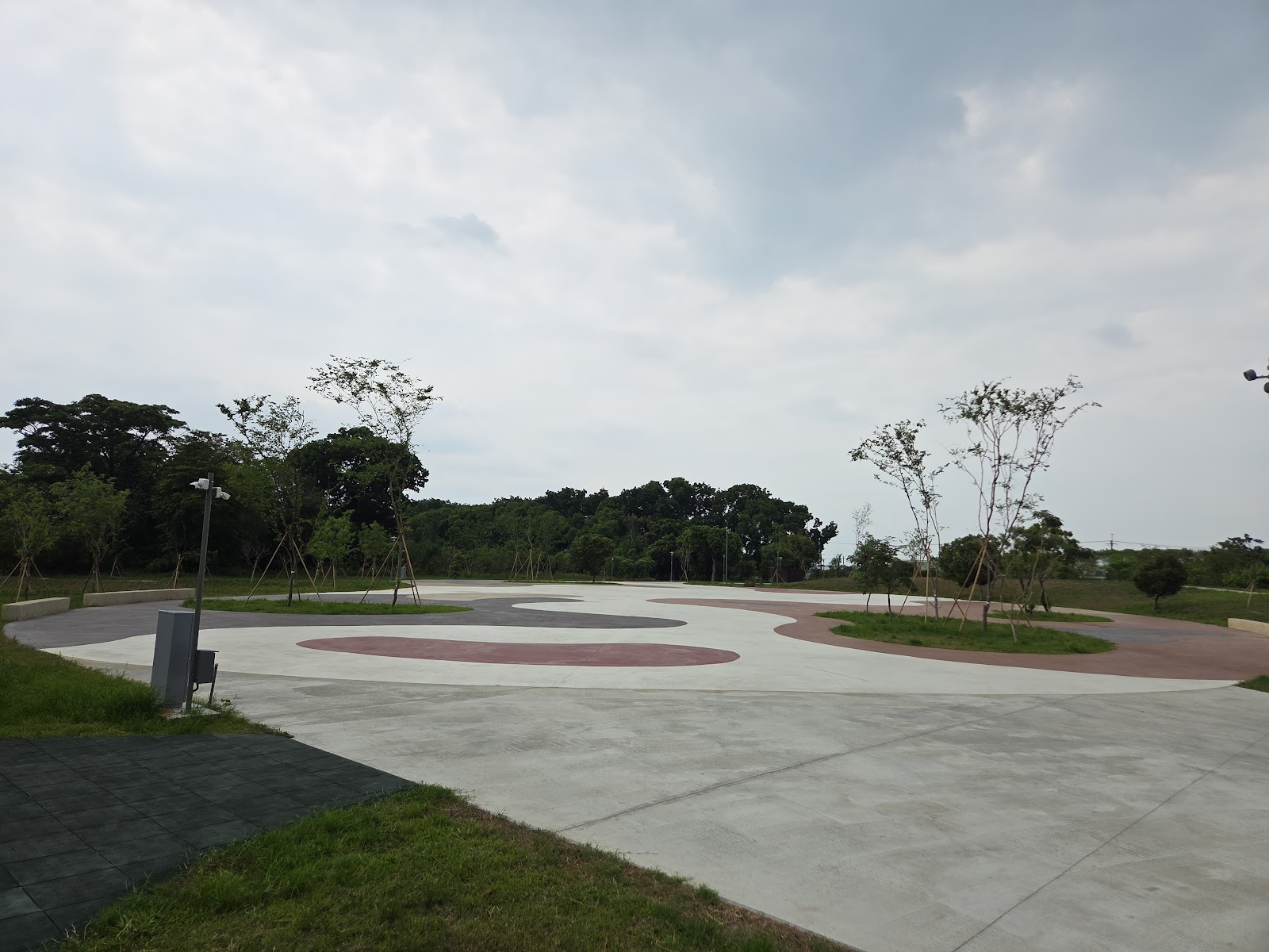 萬丹公園廣場綠地環形跑道屏東旅遊親子景點