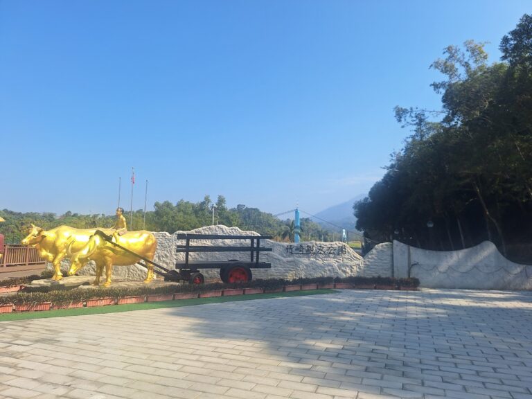 竹崎親水公園水域景觀，嘉義竹崎一日遊必訪景點，朴子溪畔藍天白雲