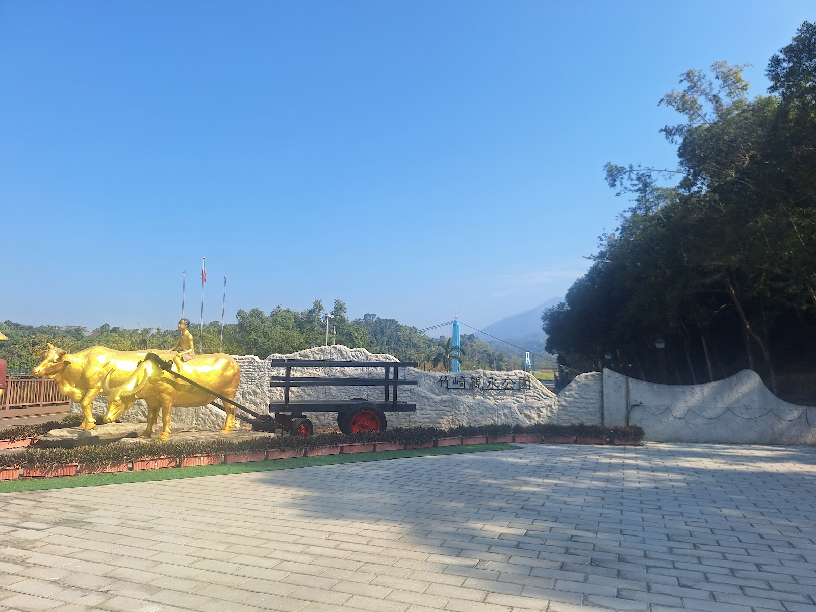 竹崎親水公園水域景觀，嘉義竹崎一日遊必訪景點，朴子溪畔藍天白雲