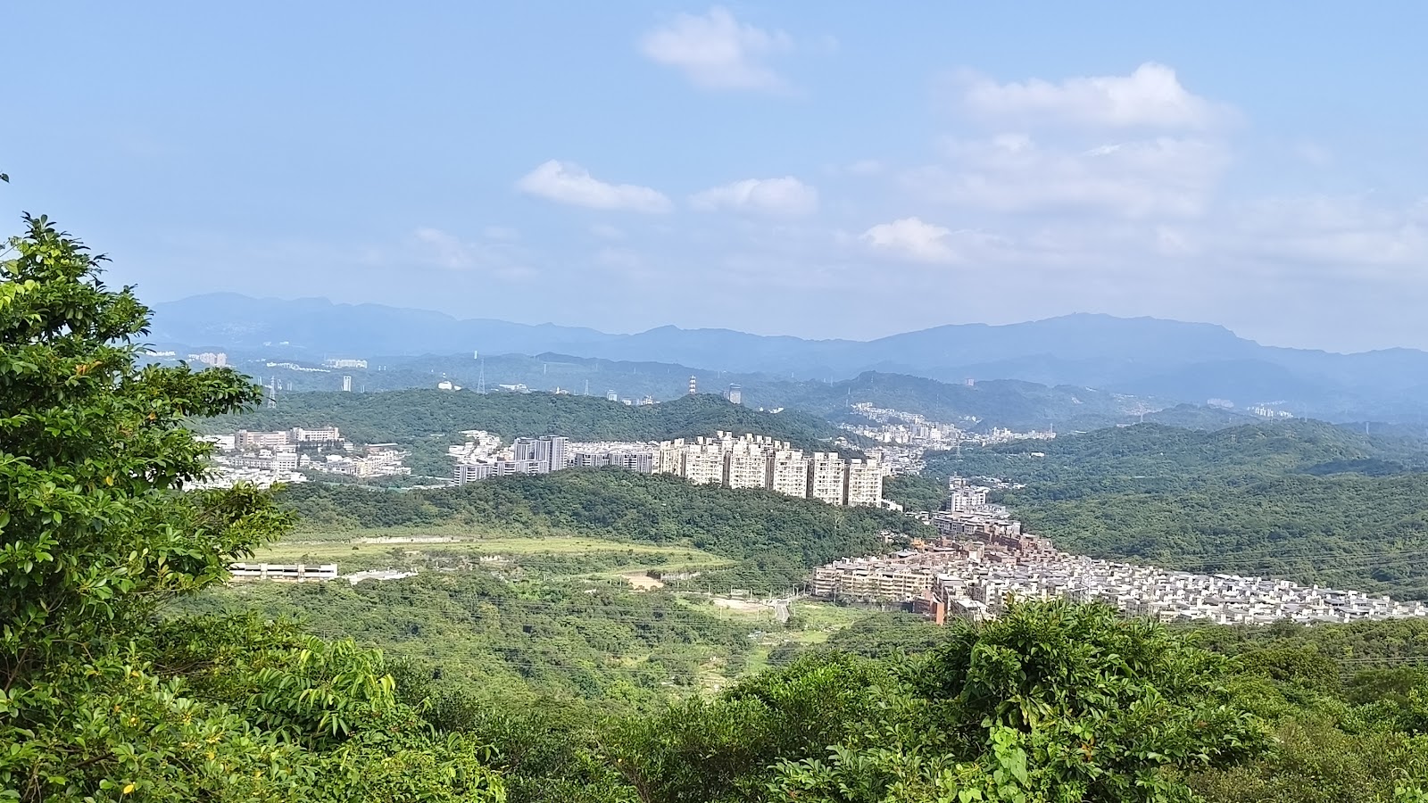 大武崙砲台全景,遠眺基隆灣與外海島嶼