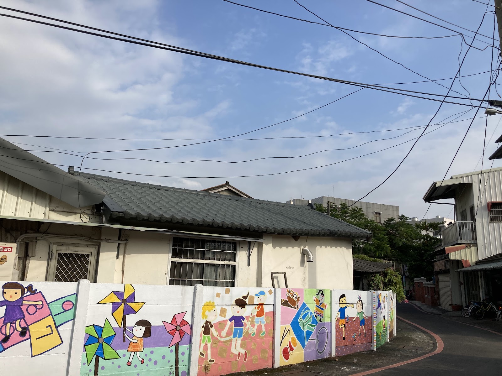 溪口巷弄風車彩球彩繪牆