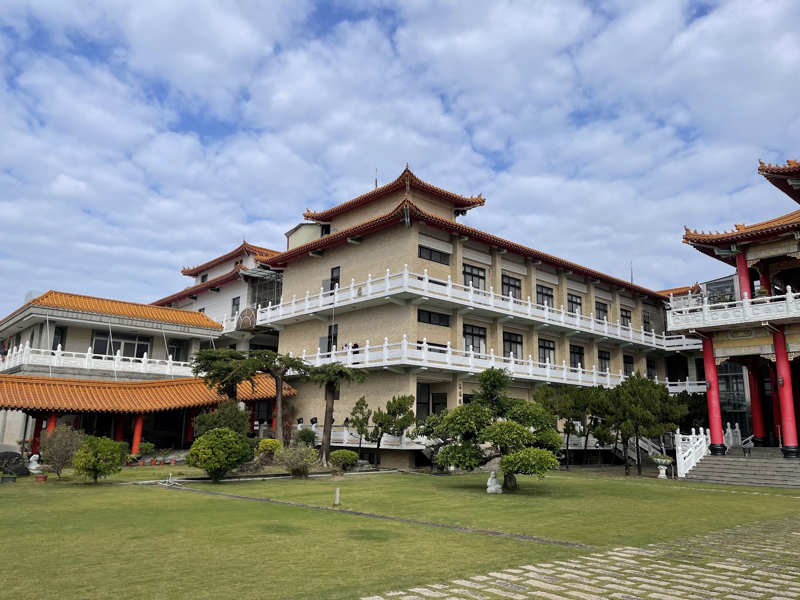 光德寺側翼建築與庭院