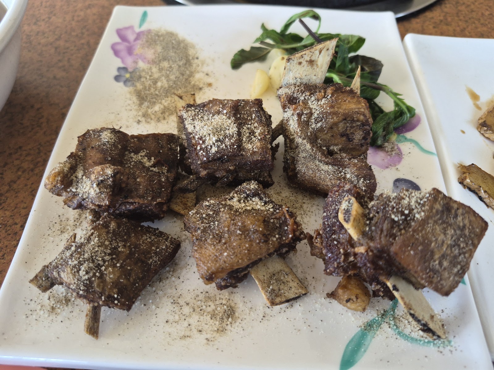 崁頂老牌羊肉香酥排骨佐蒜片