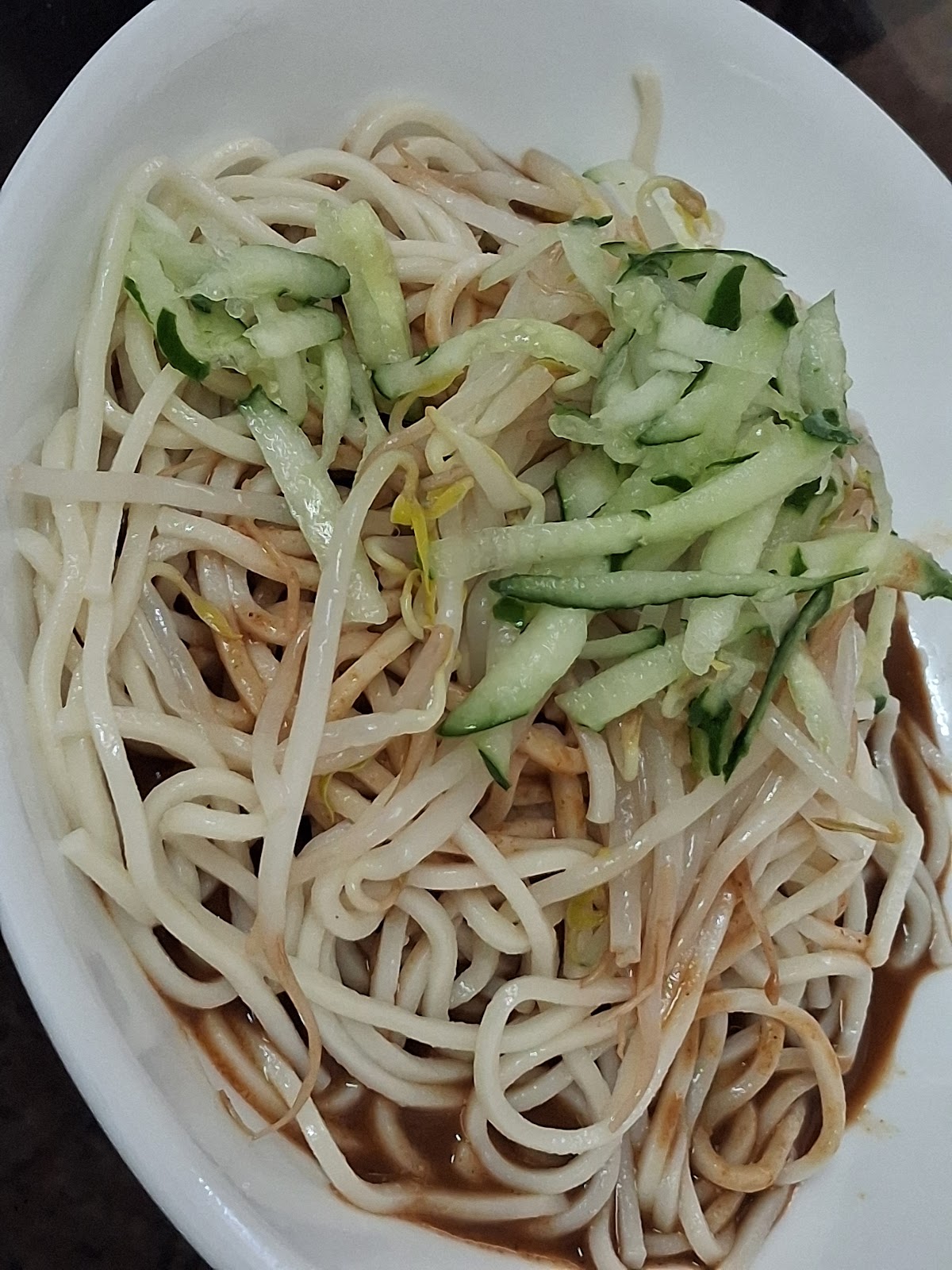 葉家崁頂涼麵鋪滿小黃瓜絲
