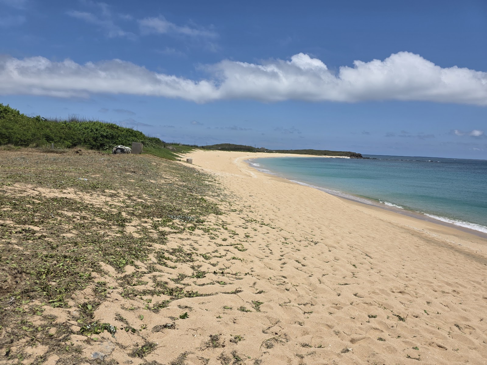 網垵口沙灘全景,純白細沙延伸至遠端,澎湖望安海天一色美景