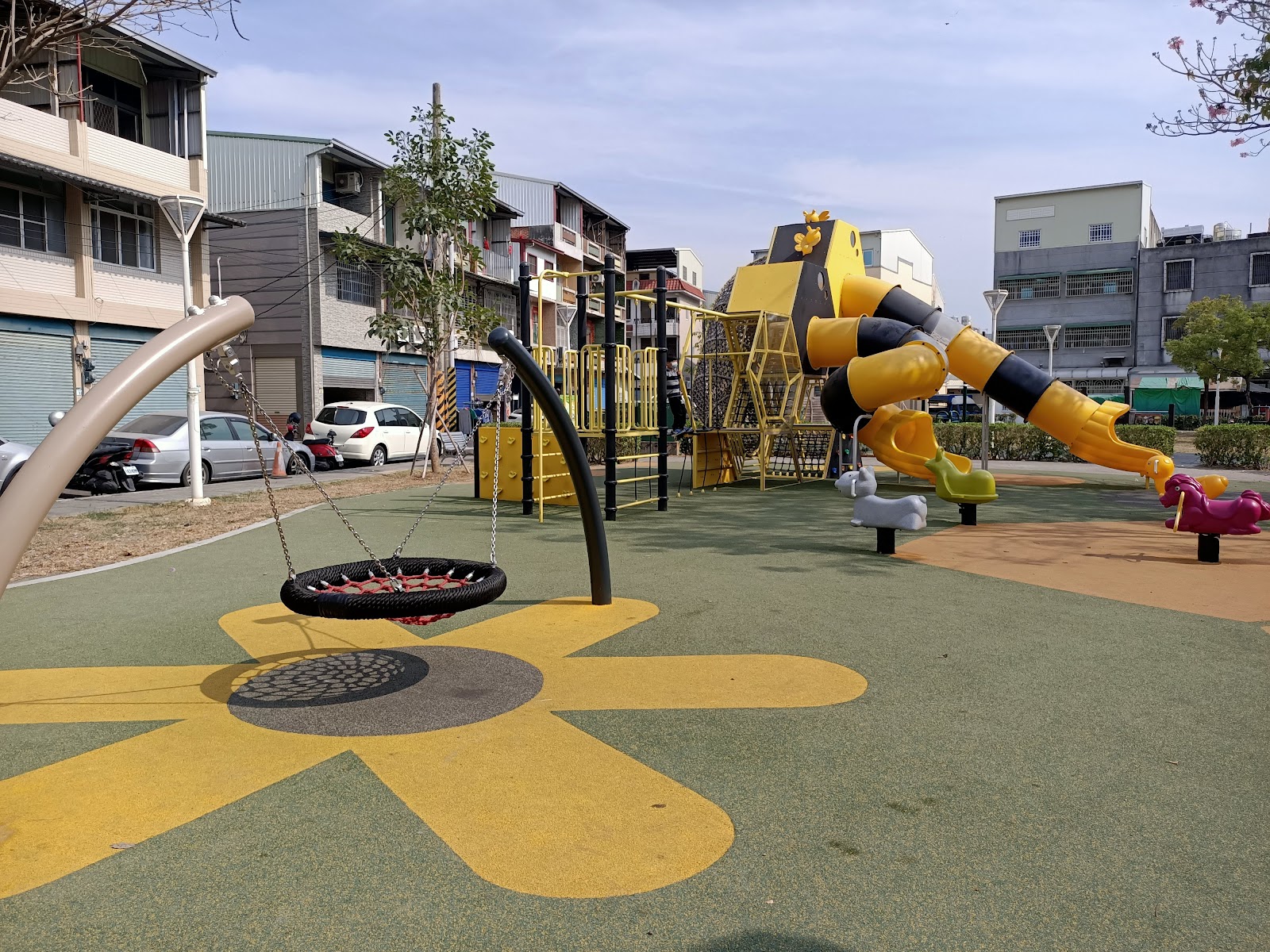 和蓮公園蜂巢圖案地墊