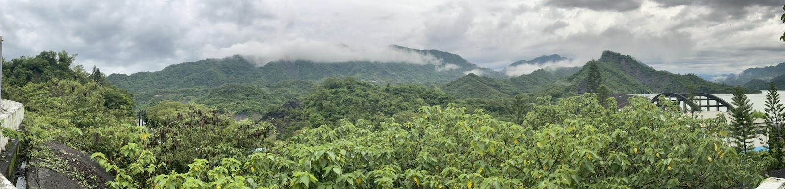 南化水庫山景全景霧氣環繞