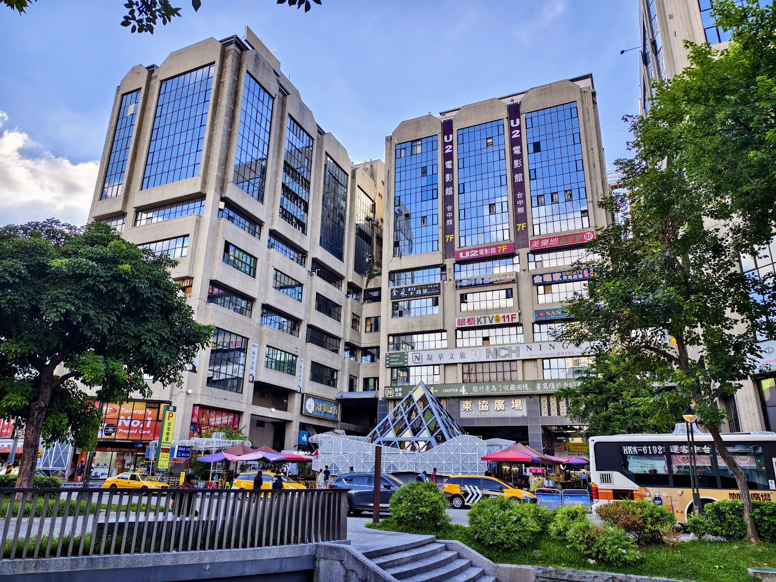 東協廣場建築外觀，台中車站前地標建築