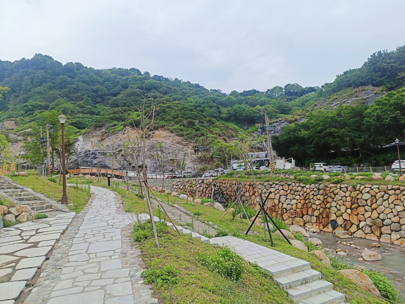 磺溪溫泉水岸步道石板路