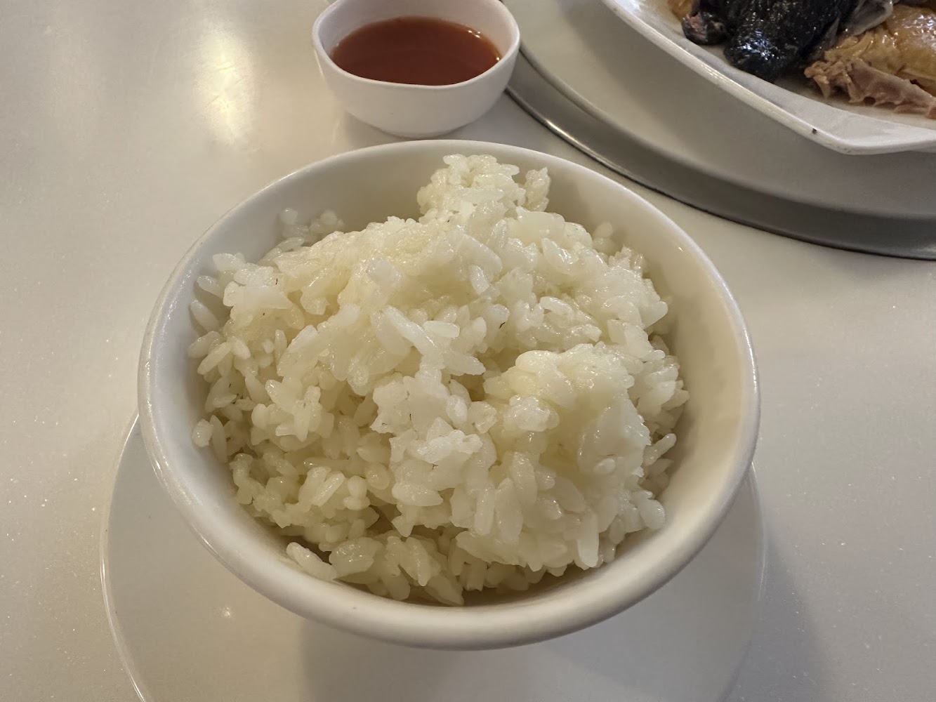 白飯與雞肉配餐畫面
