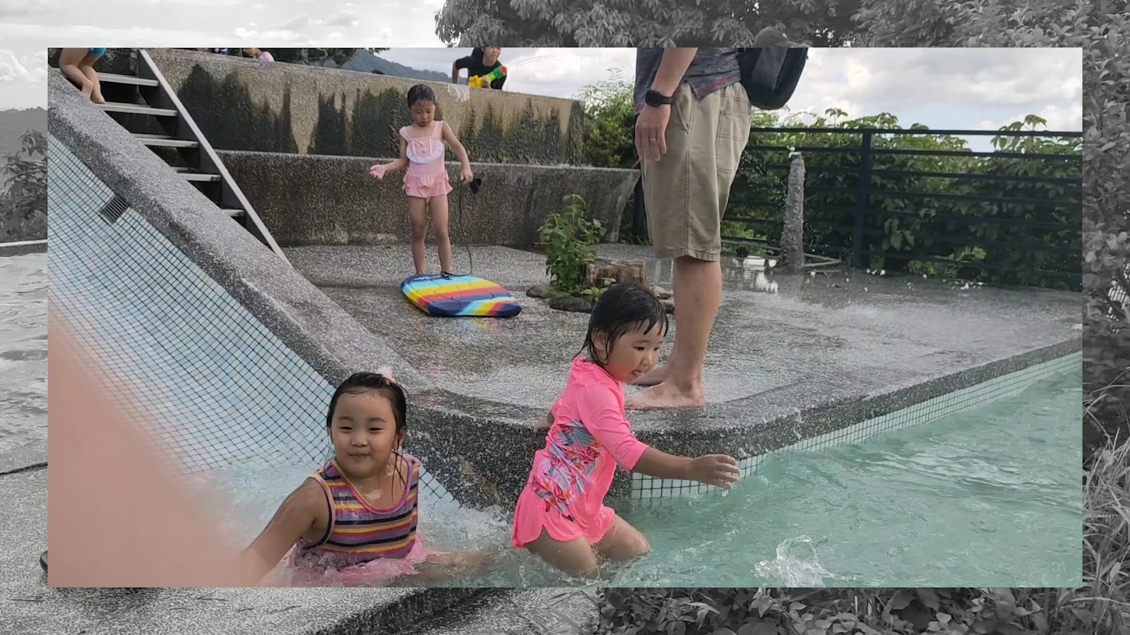 仙湖休閒農場親子泳池,孩童歡樂戲水,父親在旁陪同