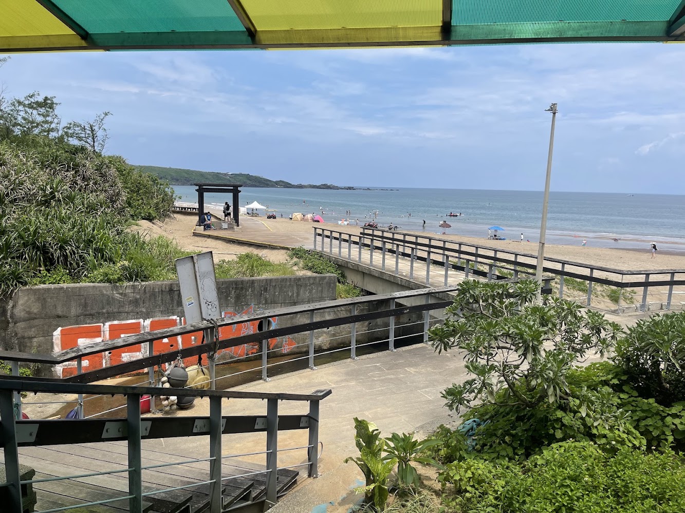 白沙灣海灘與遮陽傘景觀