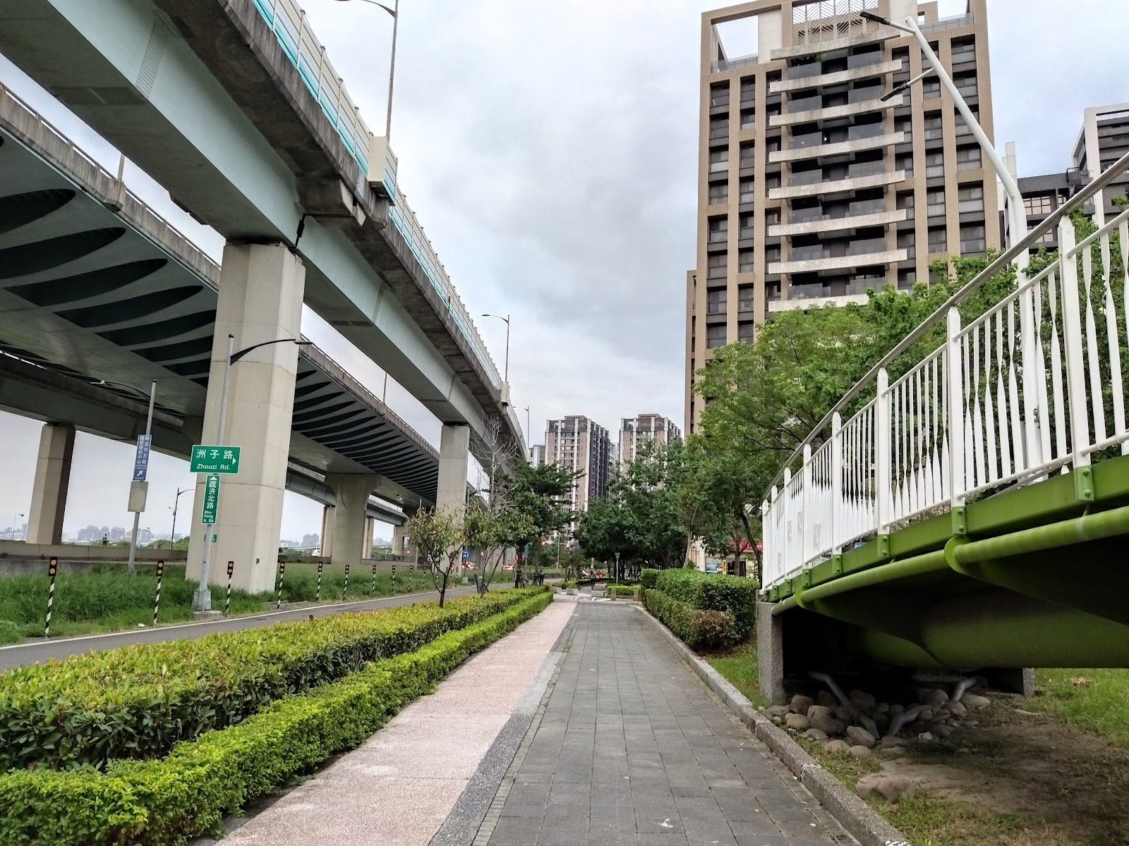 洲子洋公園河濱步道天橋