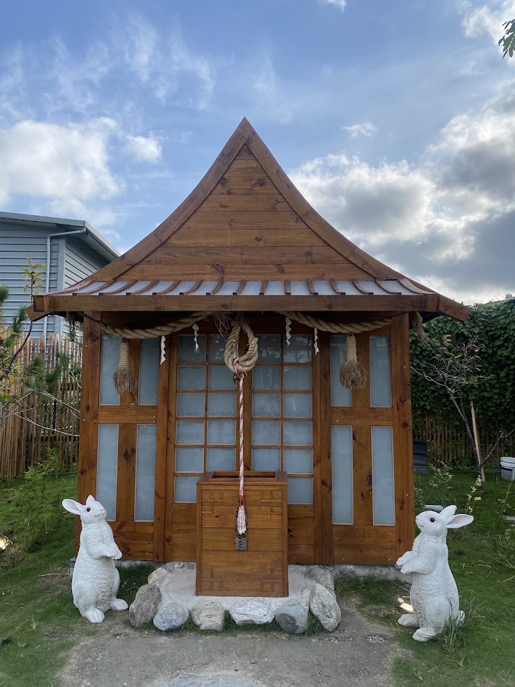 張家樹園日式神社與兔子雕像