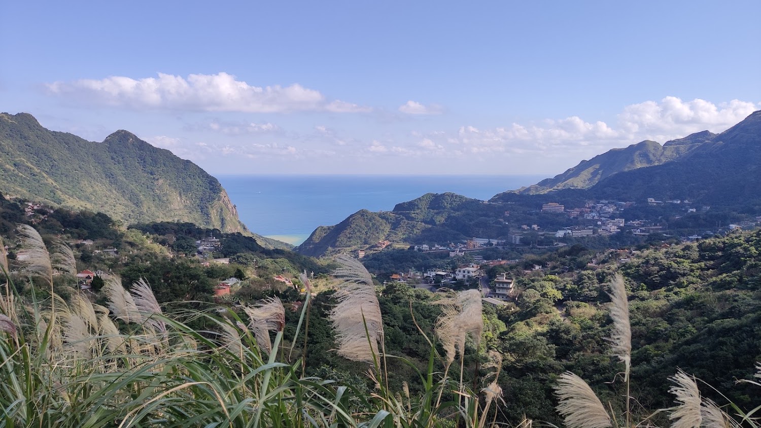 輕便路景觀平台山谷與海景視野