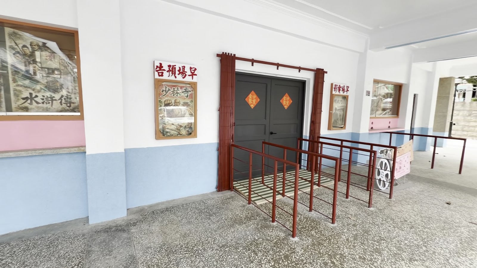 金門金沙戲院內部長廊歷史看板