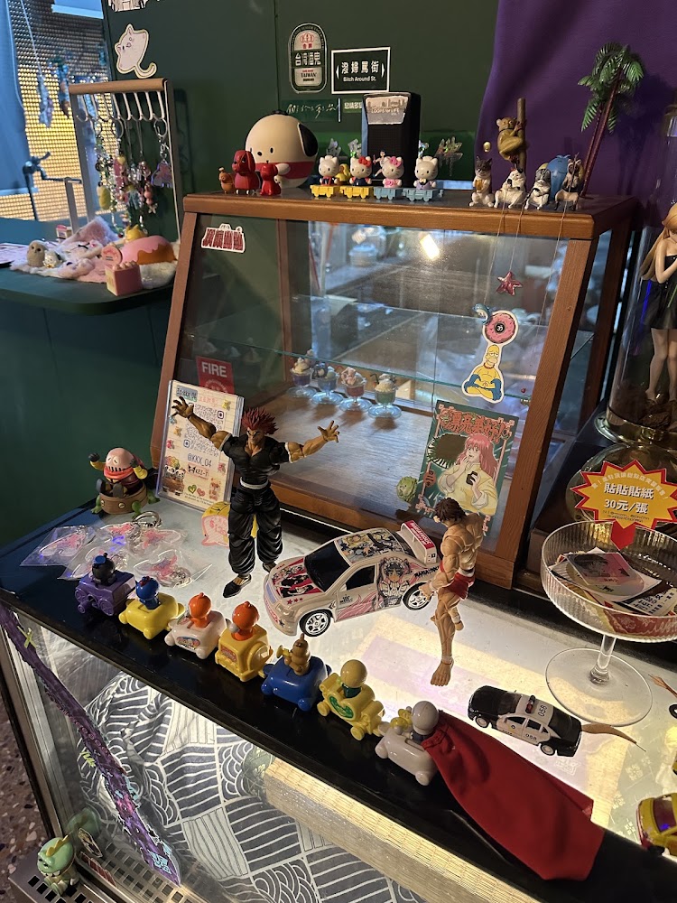 頂讓甜點店展示櫃公仔收藏