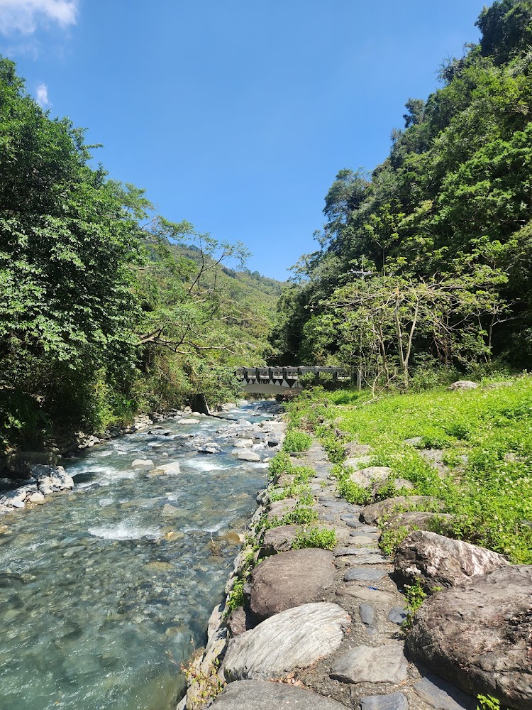 延平蝴蝶谷秘境清澈溪流與步道