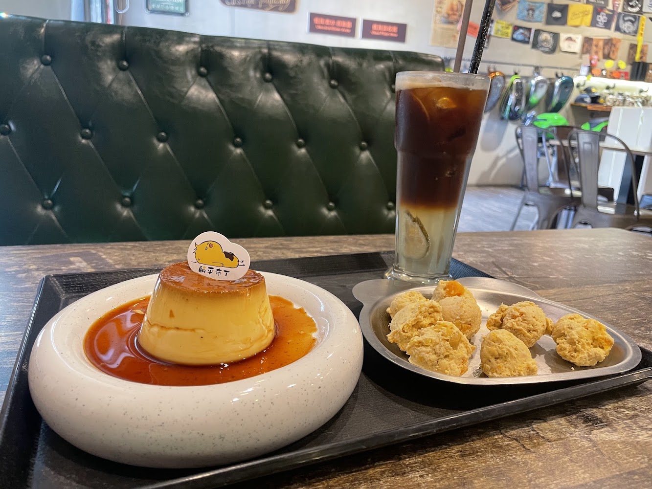 布丁與飲品甜點組合