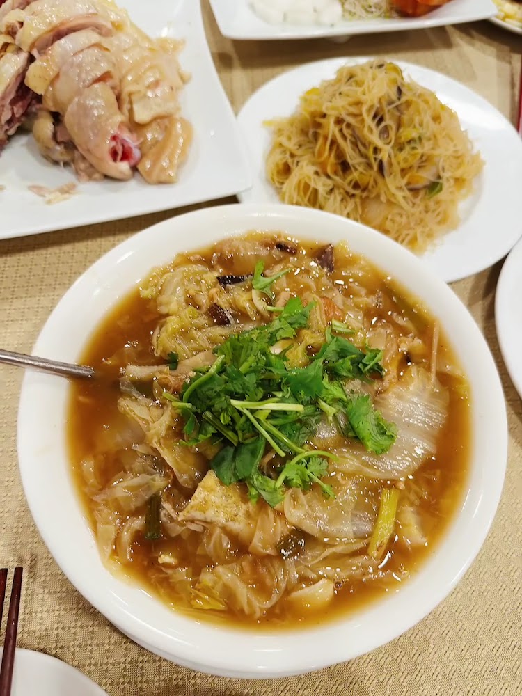 茂園餐廳白斬雞炒米粉與湯品