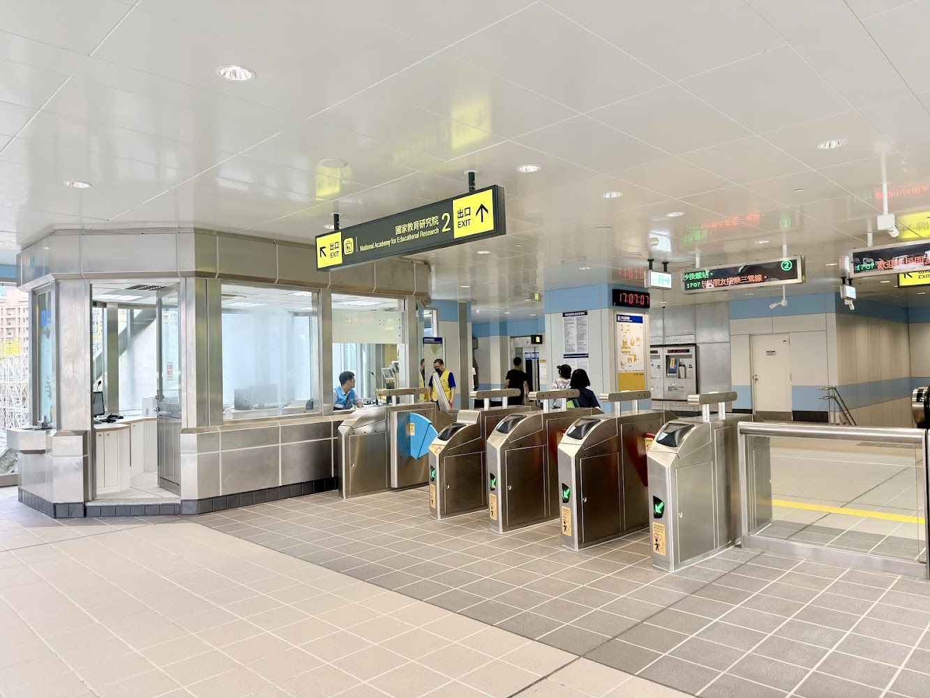 捷運三峽站閘門與站務空間
