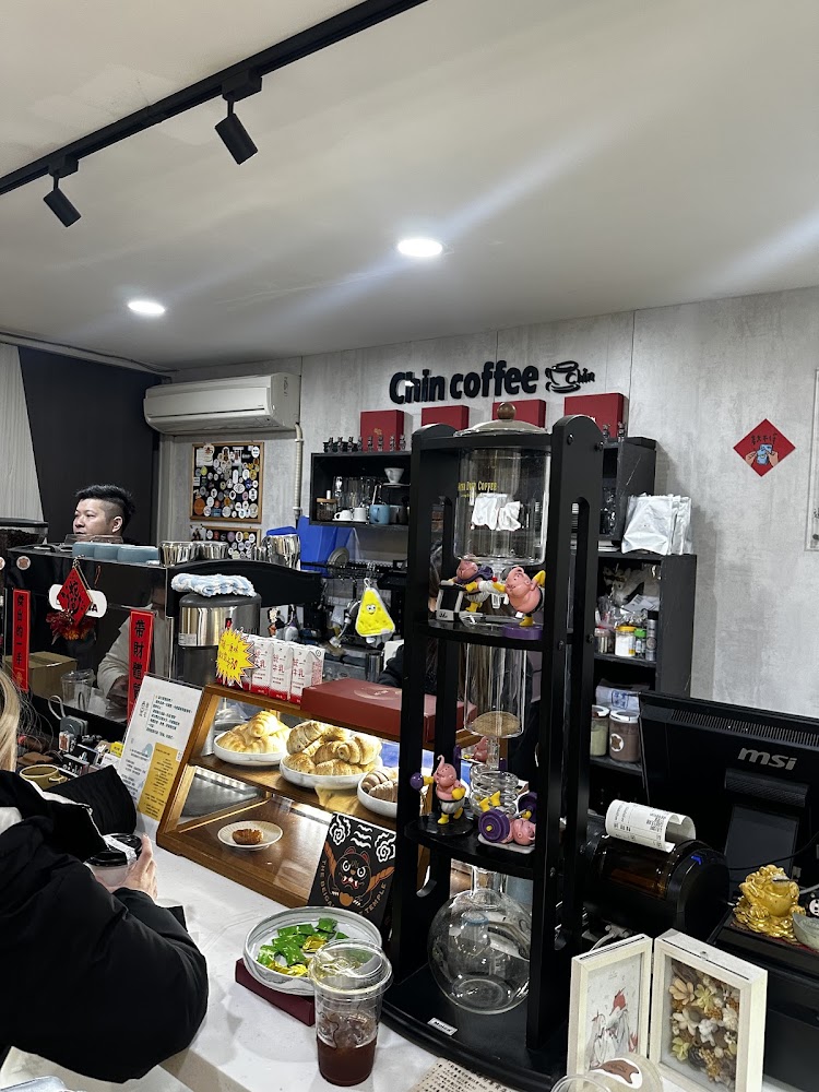 Chin coffee 櫃台與冷萃設備