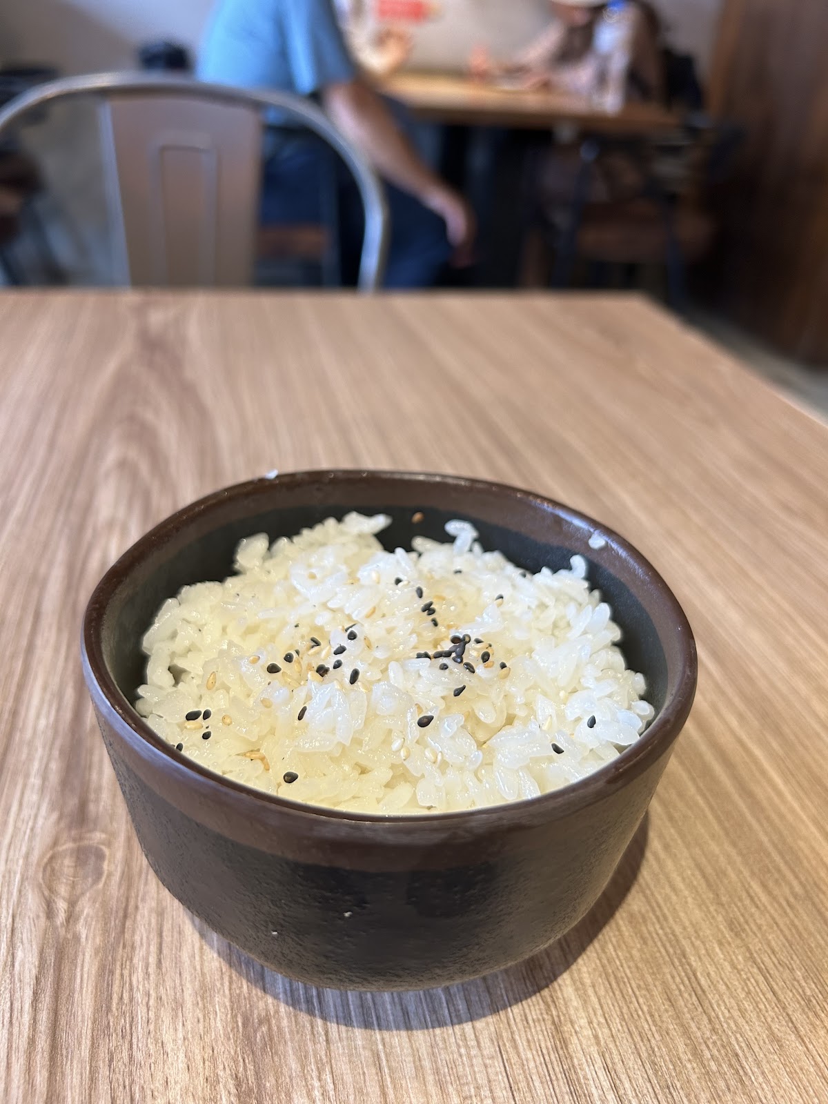 阿城鵝肉招牌鵝油飯，白飯拌鵝油與芝麻粒